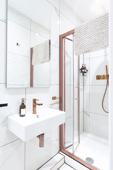 Stunning Boutique Flat In Central Location - Beatrice บาธ ภายนอก รูปภาพ